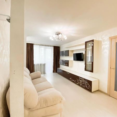 Beautiful 1-Bedroom Near Most City Center Dnipro Ngoại thất bức ảnh