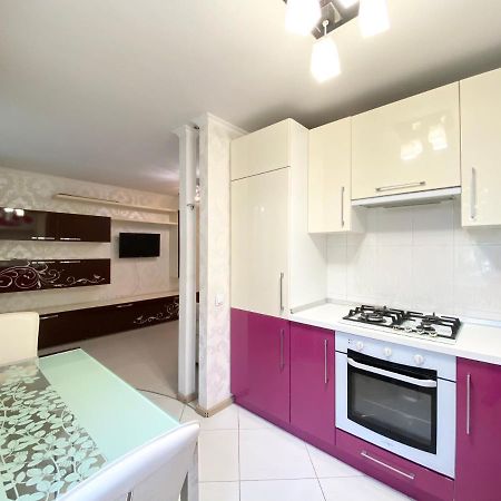 Beautiful 1-Bedroom Near Most City Center Dnipro Ngoại thất bức ảnh
