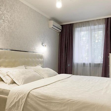 Beautiful 1-Bedroom Near Most City Center Dnipro Ngoại thất bức ảnh