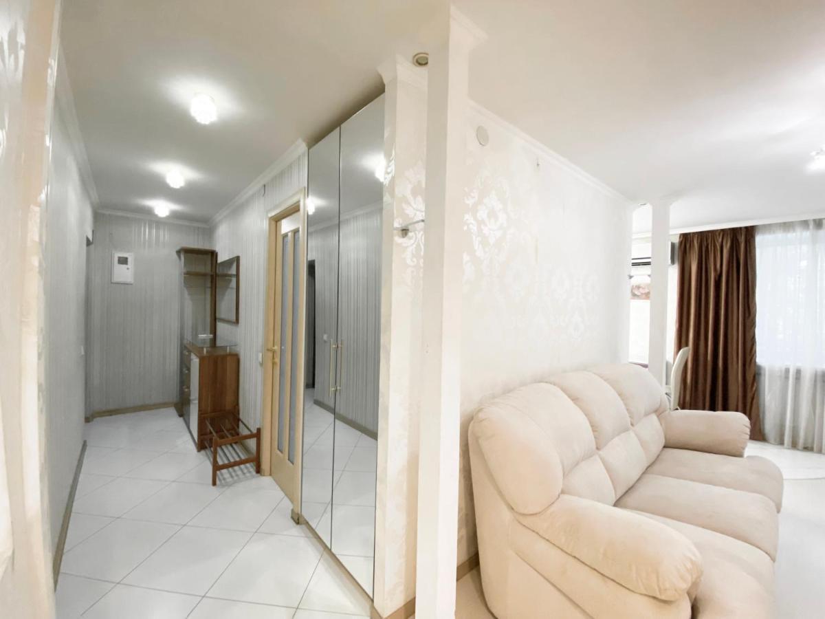 Beautiful 1-Bedroom Near Most City Center Dnipro Ngoại thất bức ảnh
