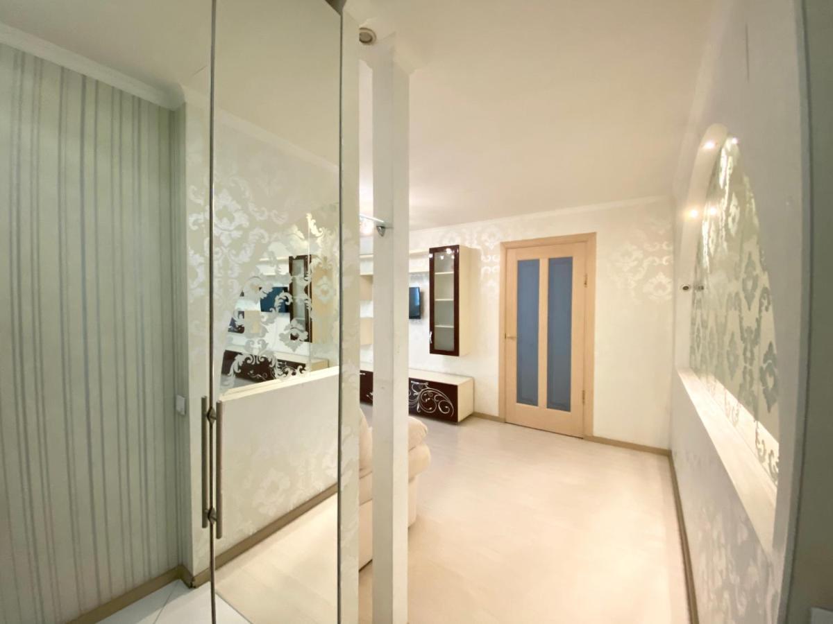 Beautiful 1-Bedroom Near Most City Center Dnipro Ngoại thất bức ảnh