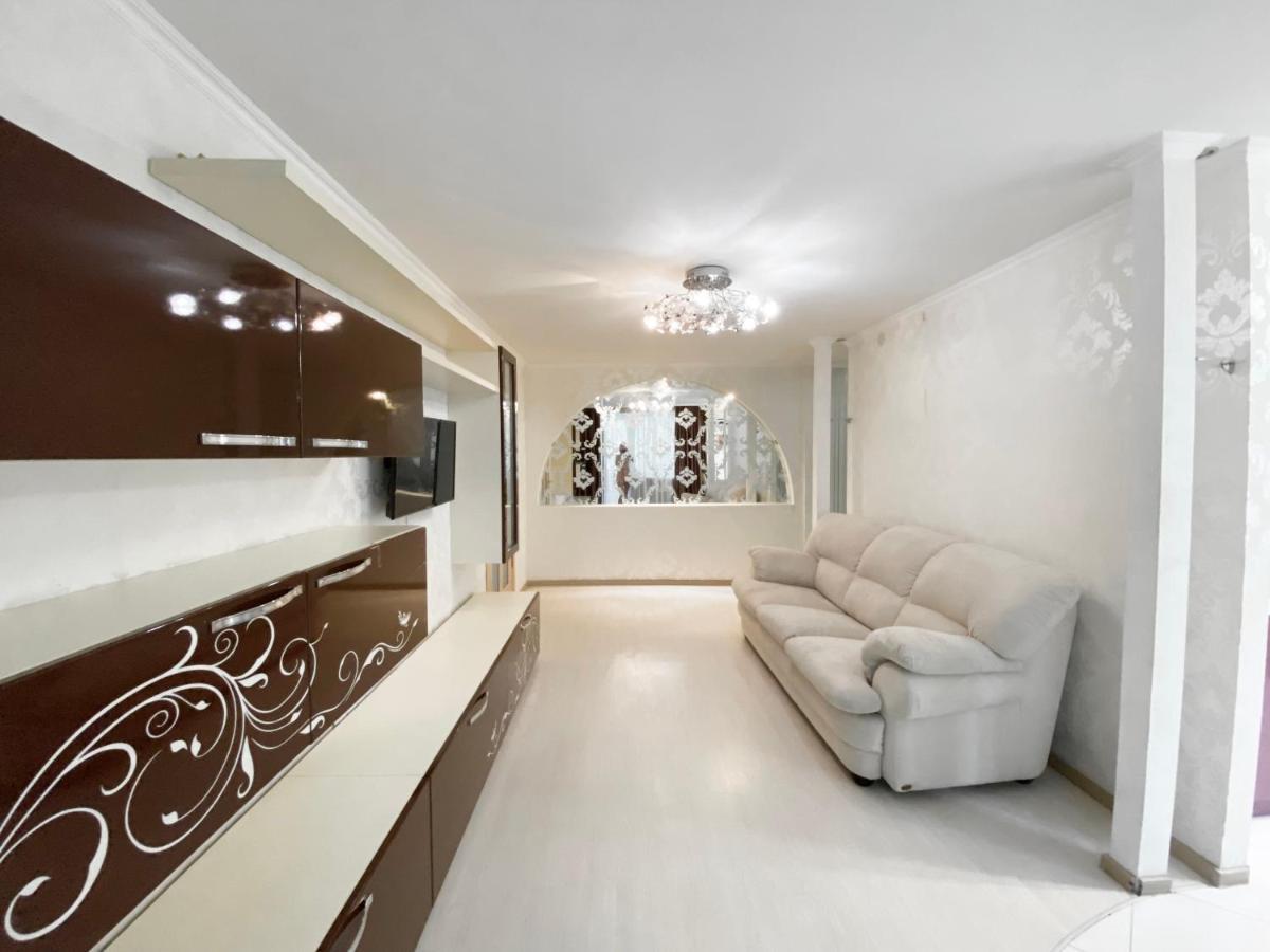 Beautiful 1-Bedroom Near Most City Center Dnipro Ngoại thất bức ảnh