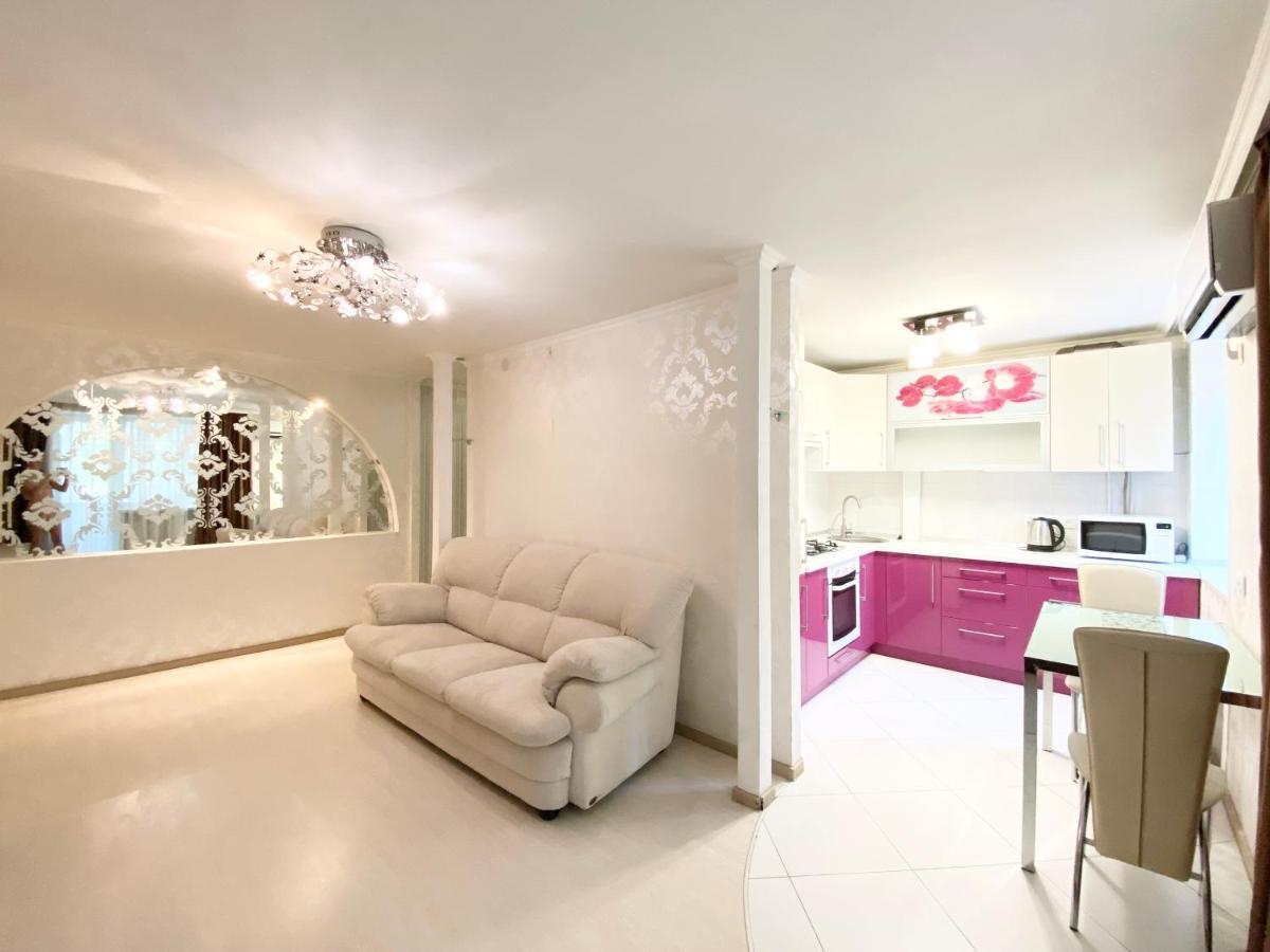 Beautiful 1-Bedroom Near Most City Center Dnipro Ngoại thất bức ảnh
