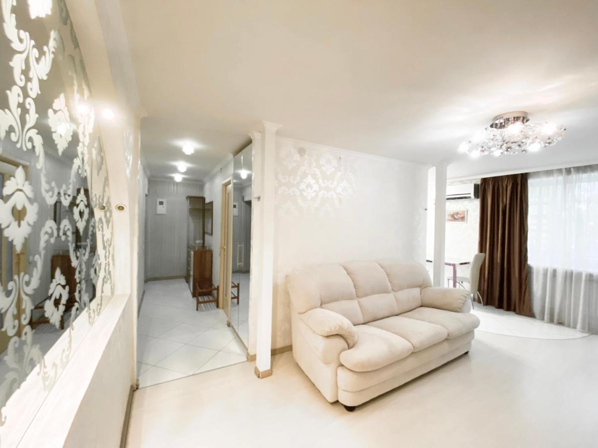 Beautiful 1-Bedroom Near Most City Center Dnipro Ngoại thất bức ảnh