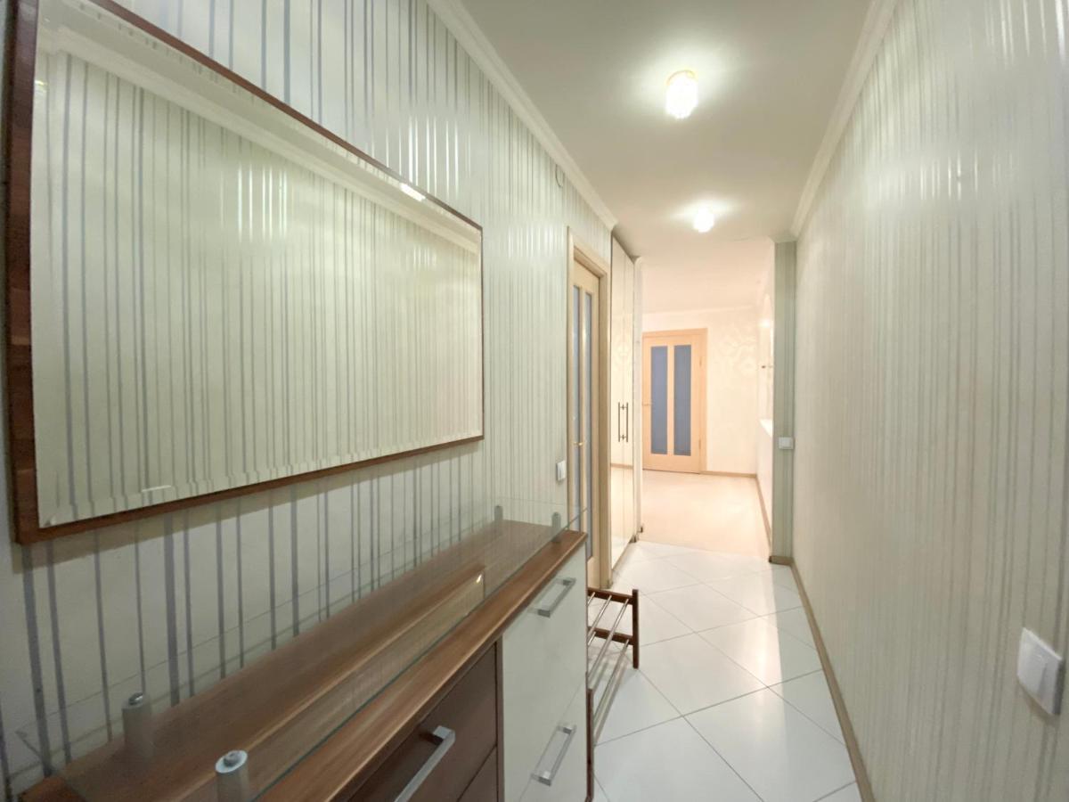 Beautiful 1-Bedroom Near Most City Center Dnipro Ngoại thất bức ảnh