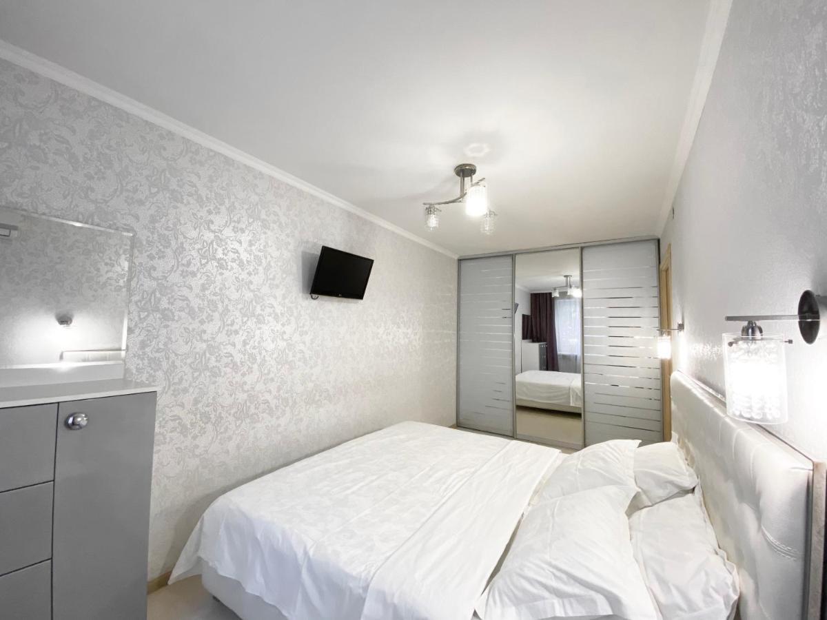 Beautiful 1-Bedroom Near Most City Center Dnipro Ngoại thất bức ảnh