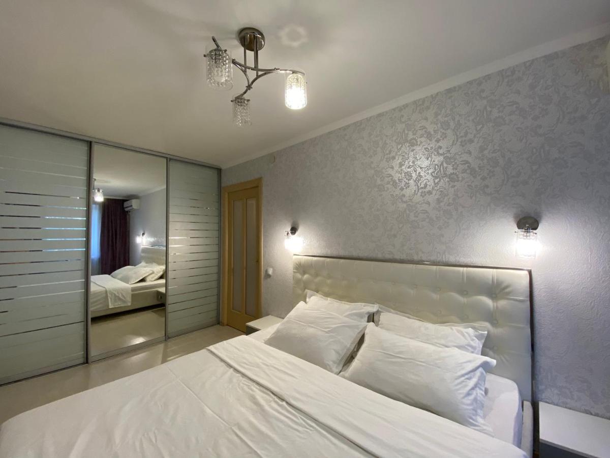 Beautiful 1-Bedroom Near Most City Center Dnipro Ngoại thất bức ảnh