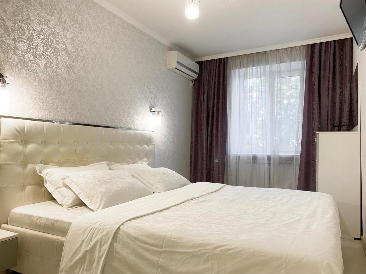 Beautiful 1-Bedroom Near Most City Center Dnipro Ngoại thất bức ảnh